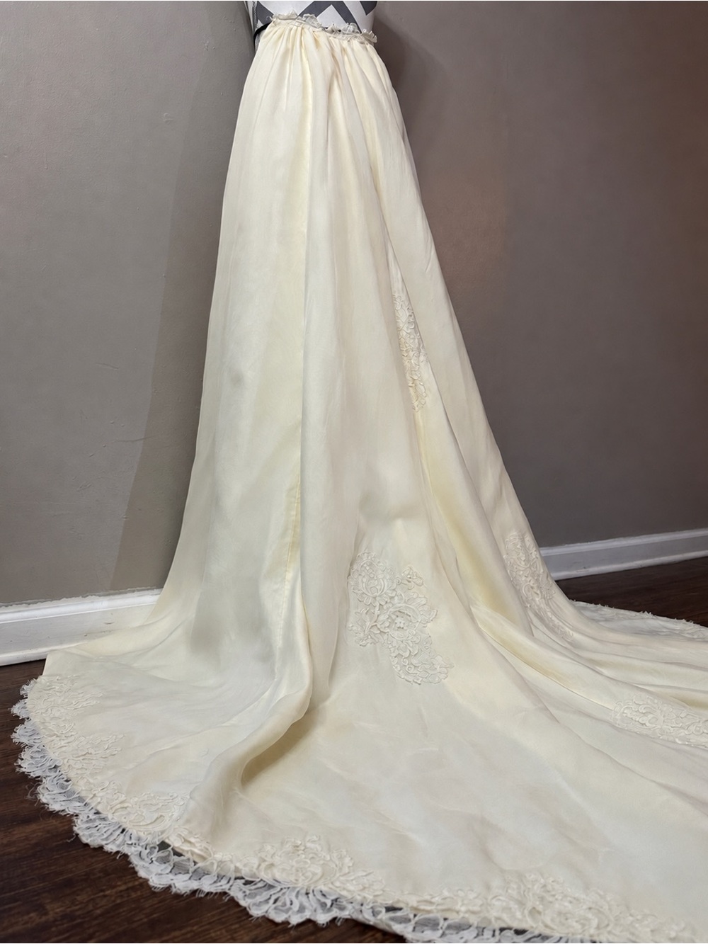 Vintage 1940s 1950s Bridal Cathedral Train Detachable Ivory Lace Wedding